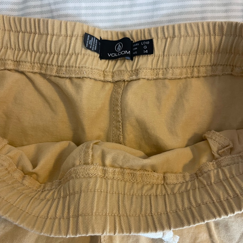 Volcom Shorts - Picture 3 of 4